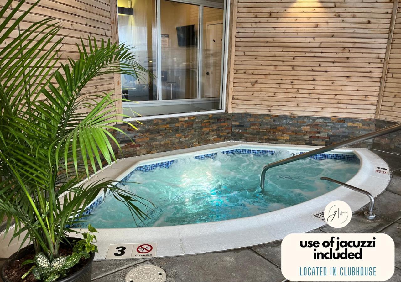 Getaway Villa- 3 Mins To Mohegan- Fully Stocked With Two Full Beds & Fireplace- Jacuzzi, Saltwater Pools, Sauna Norwich Luaran gambar