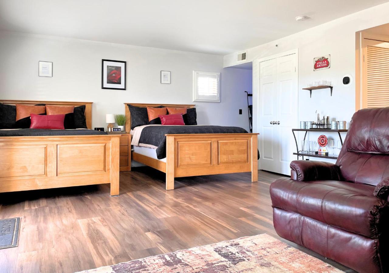 Getaway Villa- 3 Mins To Mohegan- Fully Stocked With Two Full Beds & Fireplace- Jacuzzi, Saltwater Pools, Sauna Norwich Luaran gambar
